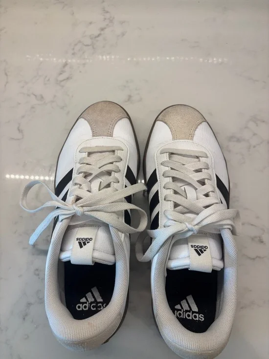 adidas White Black Gum-Trim Low-Top Sneakers - Picture 3 of 8